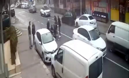 otomobil uzerinden gecti cok sayida dikis atildi yine de davaci olmadi 1