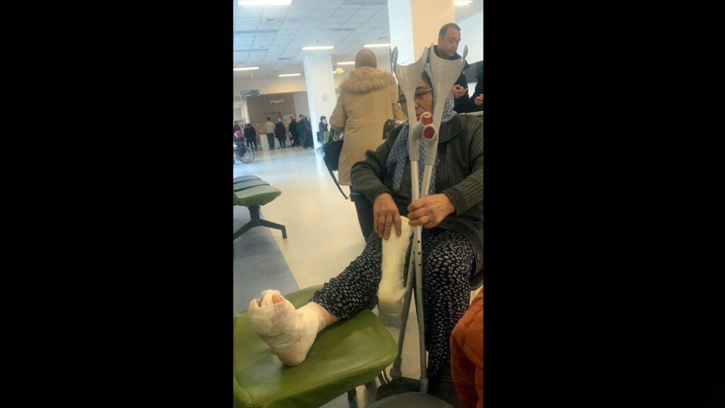 otomobil uzerinden gecti cok sayida dikis atildi yine de davaci olmadi FYT2L6Hb