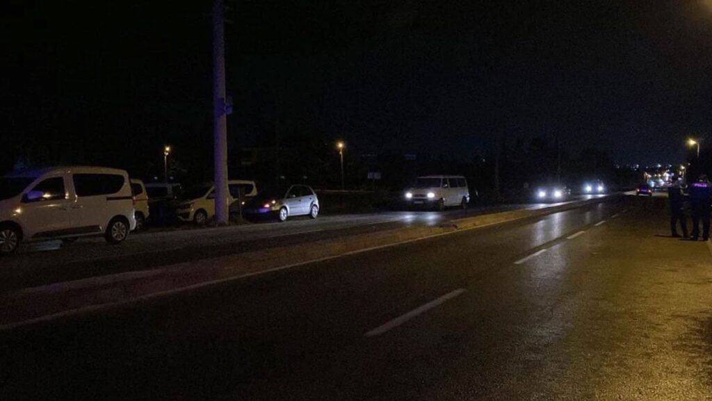 Otomobilin çarptığı kadın ağır yaralandı 1 otomobilin carptigi kadin agir yaralandi hhRSpemz