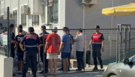 plajda kacis plani coktu cok sayida kisi gozaltina alindi 2XVL7I3U