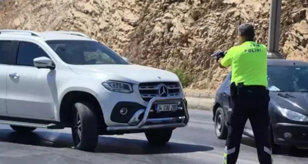 polisin uzerine arabasini surmustu ibrahim tatlises dilan citaki affetmedi 0 GII7qwvg