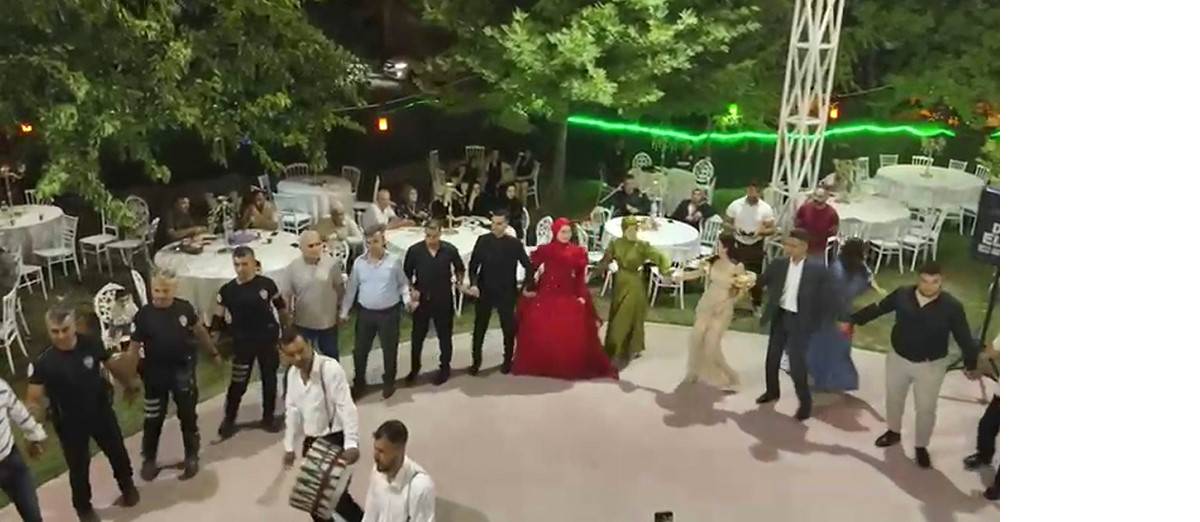 polislerden buyuk vefa kina gecesinde yalniz birakmadilar 0 WyKXM3HC