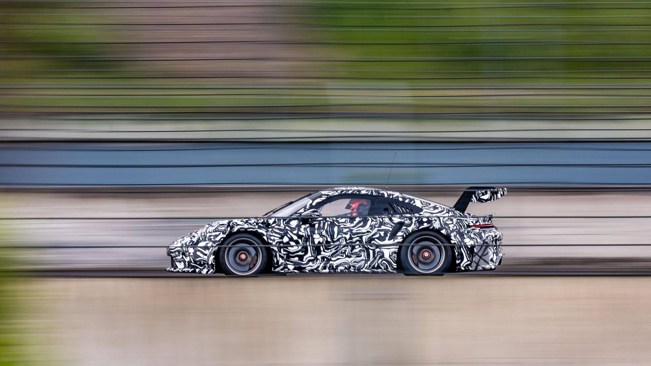 porschenin yeni canavari 911 gt3 cup pistlere iniyor 1 1yCzygHp