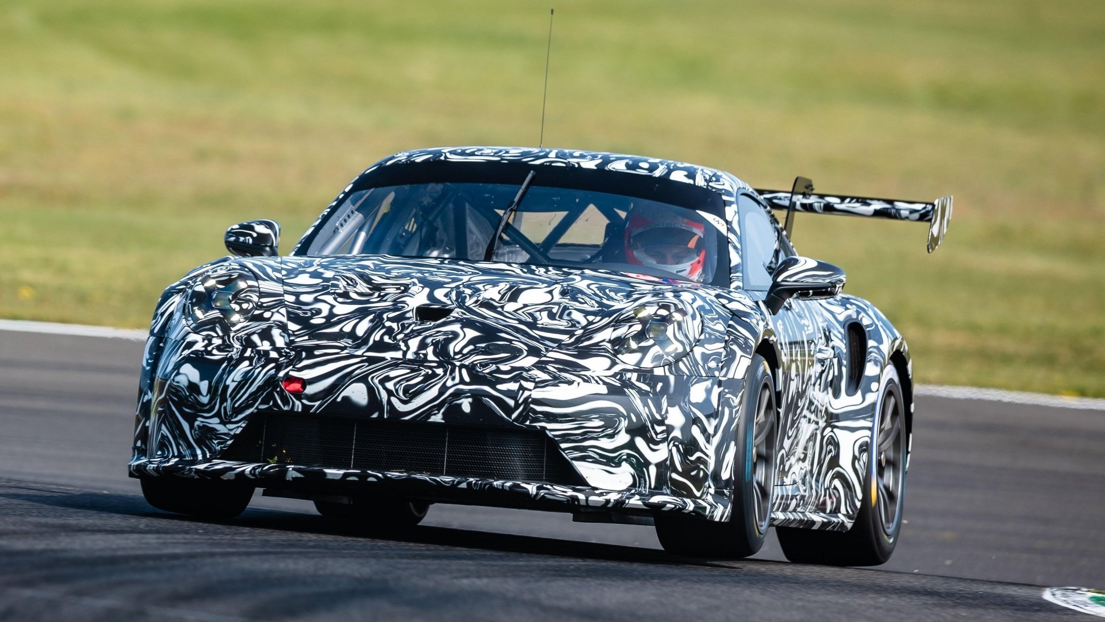 porschenin yeni canavari 911 gt3 cup pistlere iniyor 2 BPhdYOkN