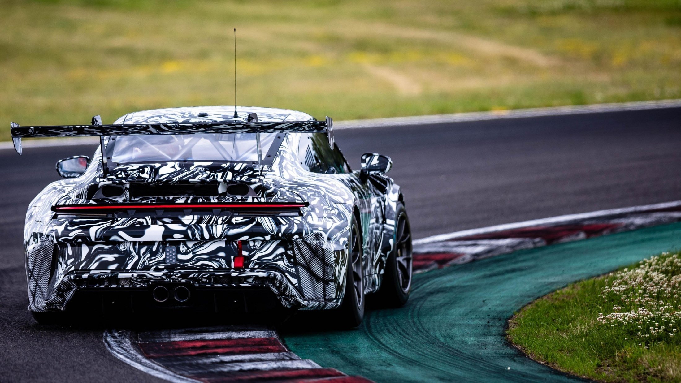 porschenin yeni canavari 911 gt3 cup pistlere iniyor 4 AWHeEYqm