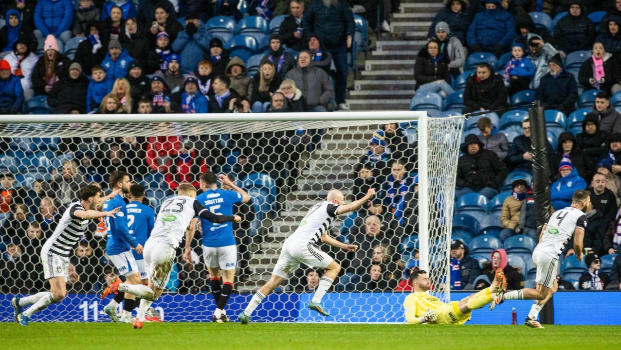 rangers queens parka yenilerek iskocya kupasina veda etti 0 IRq5lnvJ