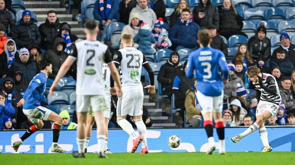 rangers queens parka yenilerek iskocya kupasina veda etti 2 MVbltblh