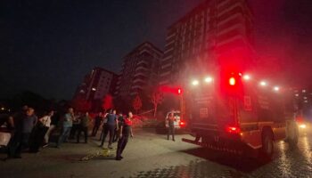 sanliurfada evde cikan yanginda 3 kisi dumandan etkilendi VZ6a53lV