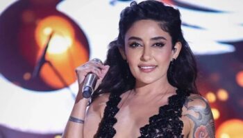 sarkici melek mosso kaza gecirdi cOggyS8d