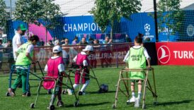 serebral palsili cocuklar sahada profesyonel futbolculari aratmiyorlar IR1Y4ZEl