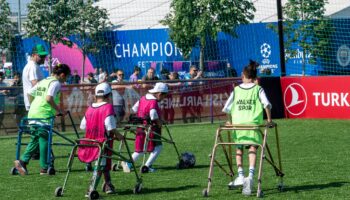 serebral palsili cocuklar sahada profesyonel futbolculari aratmiyorlar IR1Y4ZEl