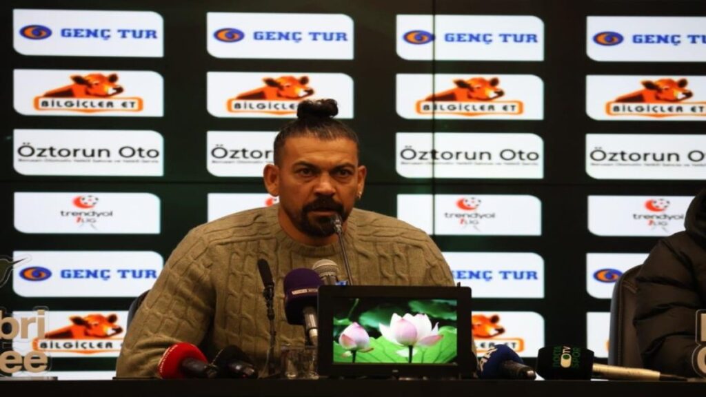 servet cetin oyuncularimiz biraz cekindi 7yn5O2GP