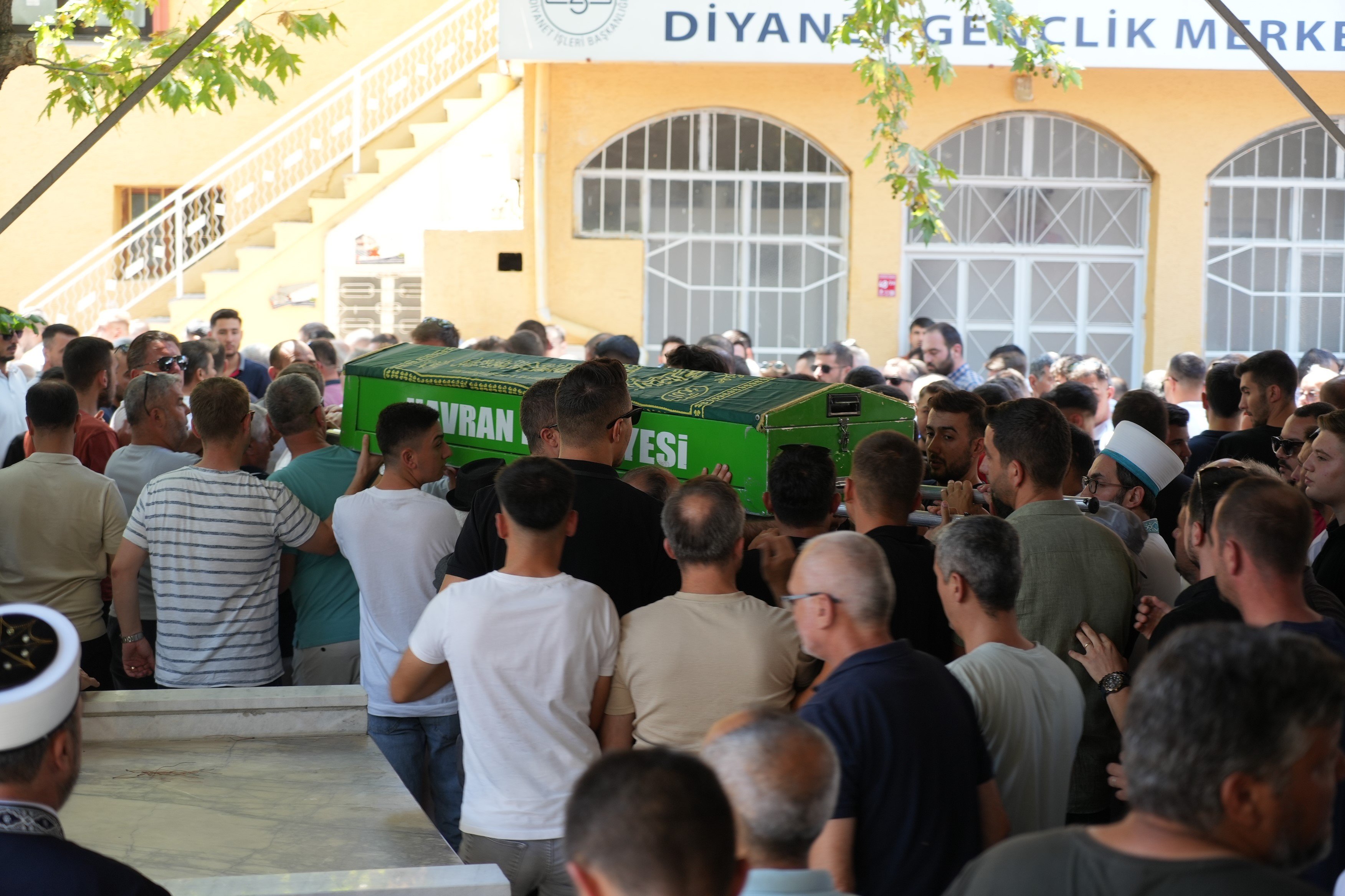 silahli saldirida hayatini kaybeden belediye meclis uyesi topraga verildi 0 6vhEa6ty