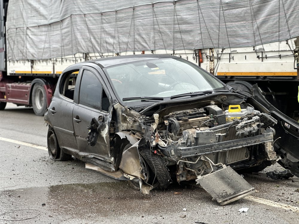 su kanalina carpan otomobilin surucusu yaralandi 1 fNJNid8F