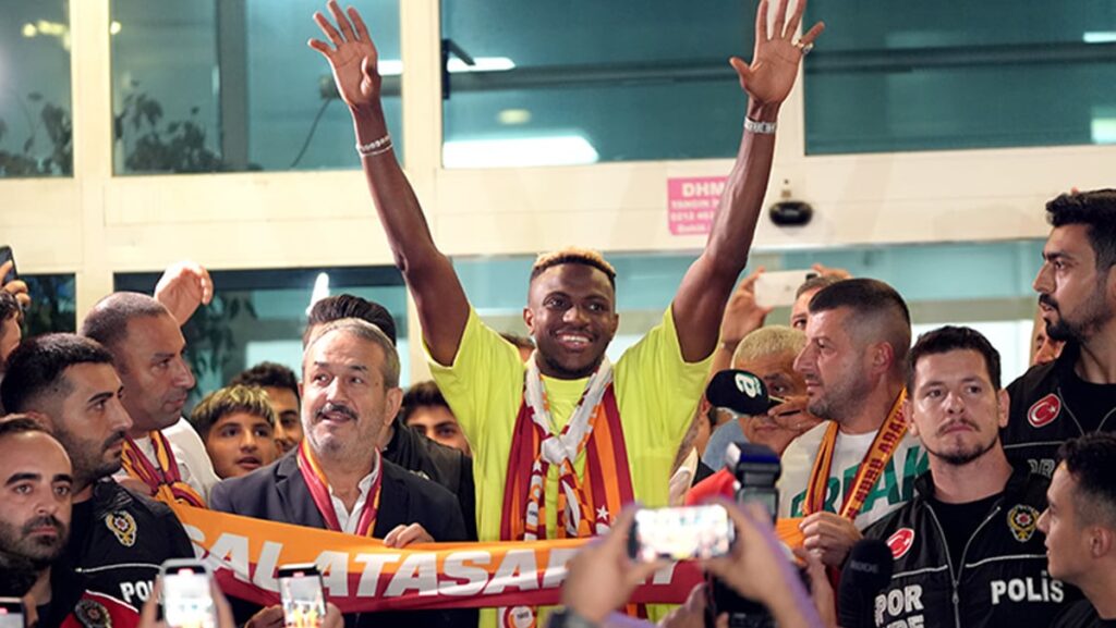 tarihi gun galatasaray osimhene kavusuyor 941v5Fvi