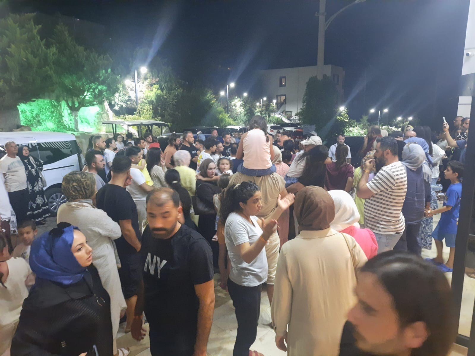 tatil yerine eylem yaptilar turistler bodrumda resepsiyon basti 9 CRWhRms2