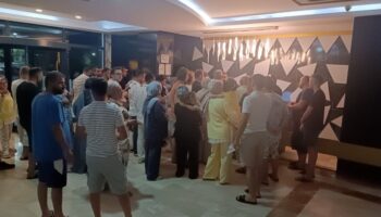 tatil yerine eylem yaptilar turistler bodrumda resepsiyon basti Zc2Qi59t