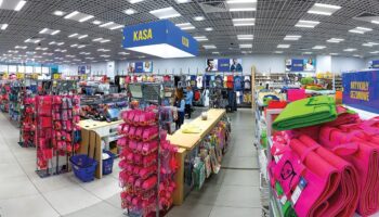 tekstil devi iflasin pencesinde turkiyede de urunleri satiliyor 18 ulkede 4 bin magazasi var 1KUpFQ8u