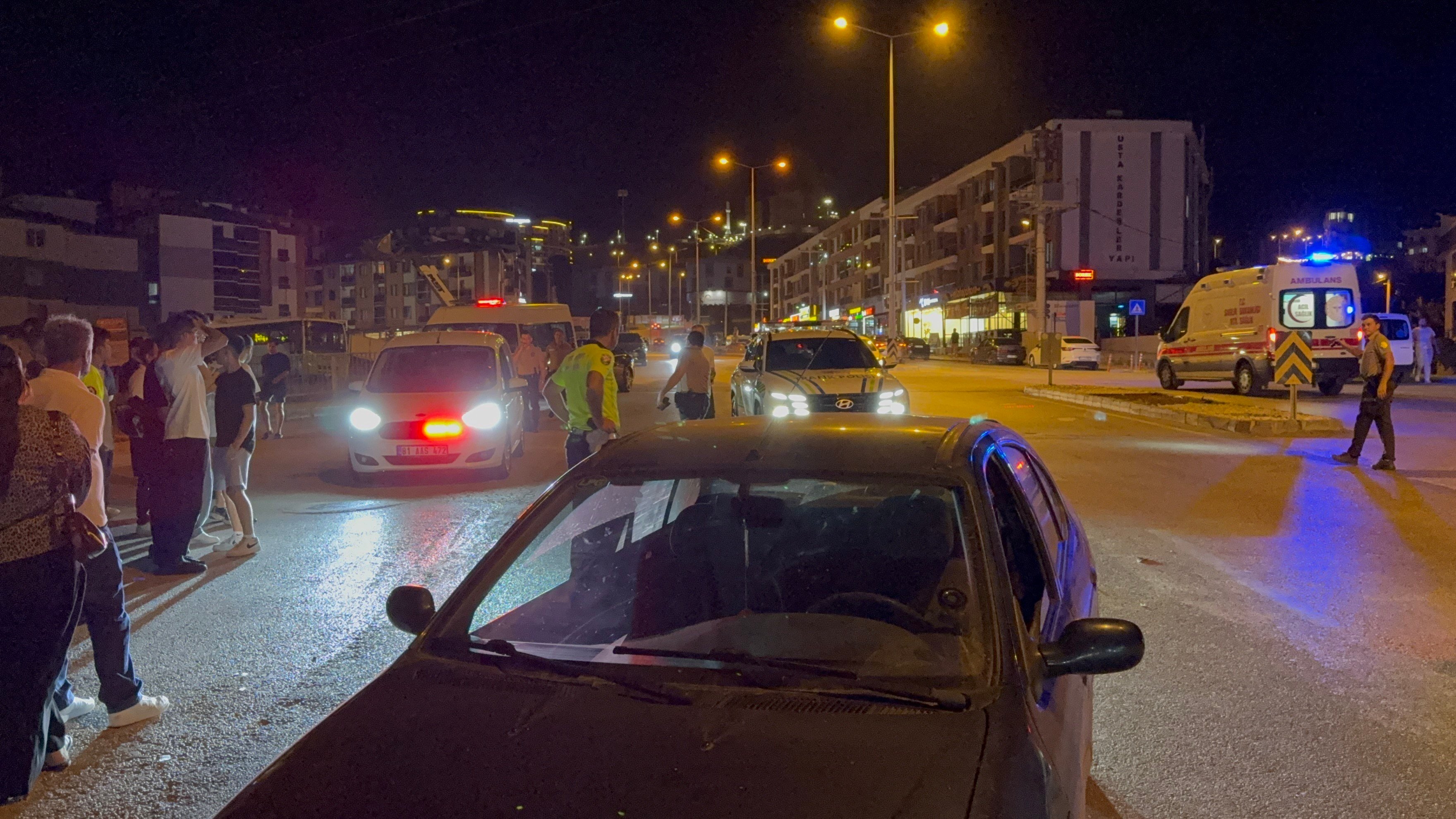 ters seritten u donusu yapan otomobil motosikletle carpisti 0 B2HLjRUe