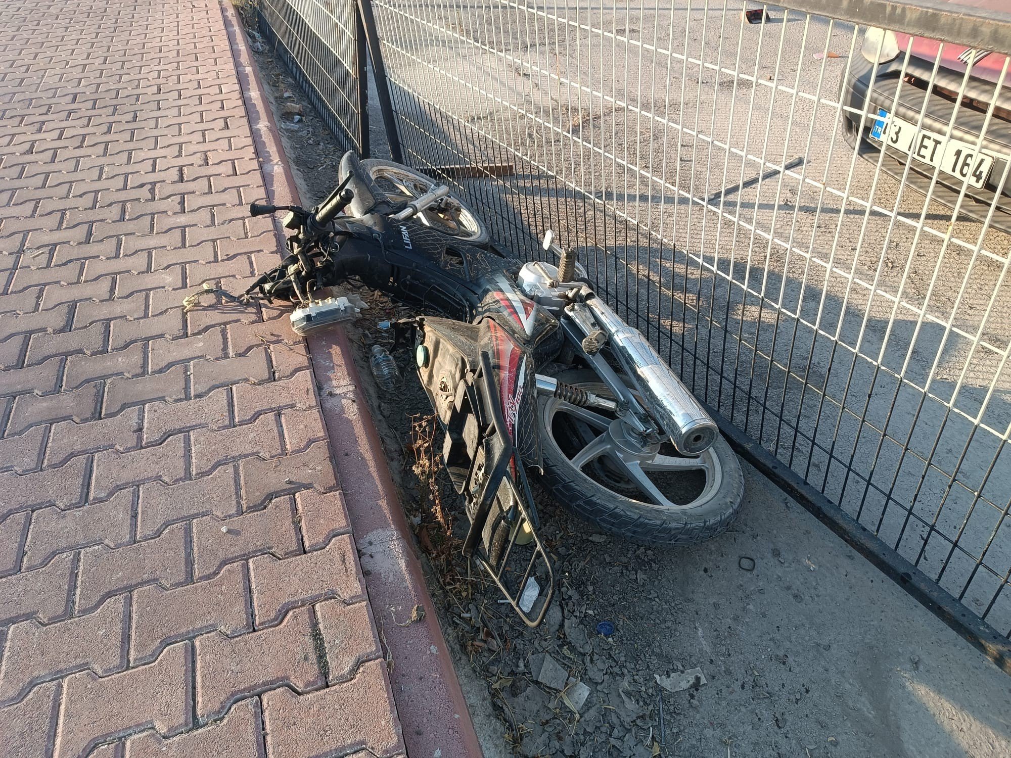 ticari arac ile motosikletin carpistigi feci kaza kamerada 1 olu 1 yarali 0 I18kePYC