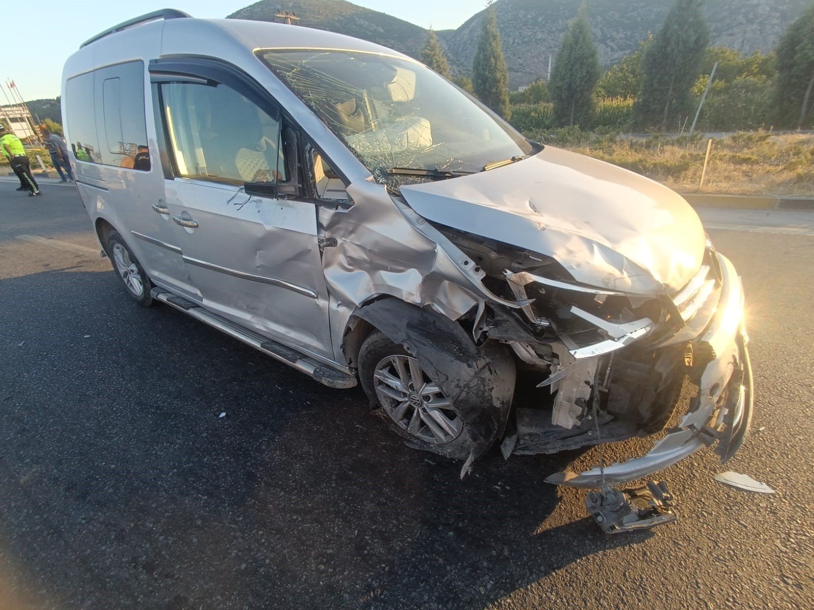 ticari arac ile motosikletin carpistigi feci kaza kamerada 1 olu 1 yarali 1 LtuvJugh