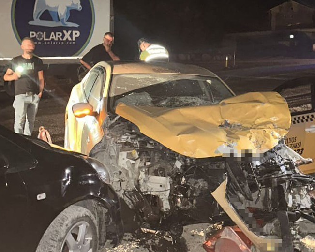 ticari taksi tira arkadan carpti 1 kisi yaralandi 4JDfIXNA