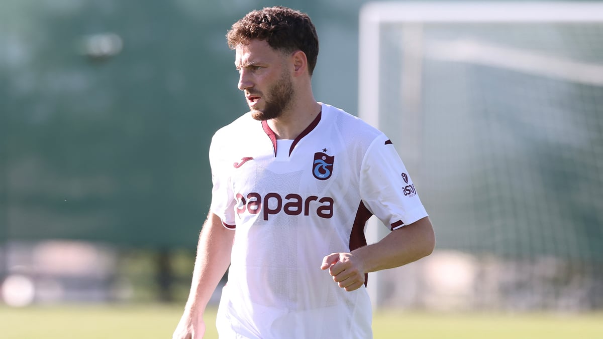 trabzonsporlu oyuncu mactan sonra aldigi aci haberle kamptan ayrildi 0 Hyl1kaZD