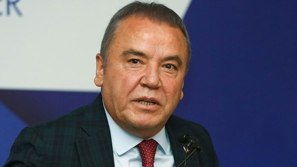tutuklu chpli buyuksehir belediye baskani hastaneye kaldirildi MJO5tTbe