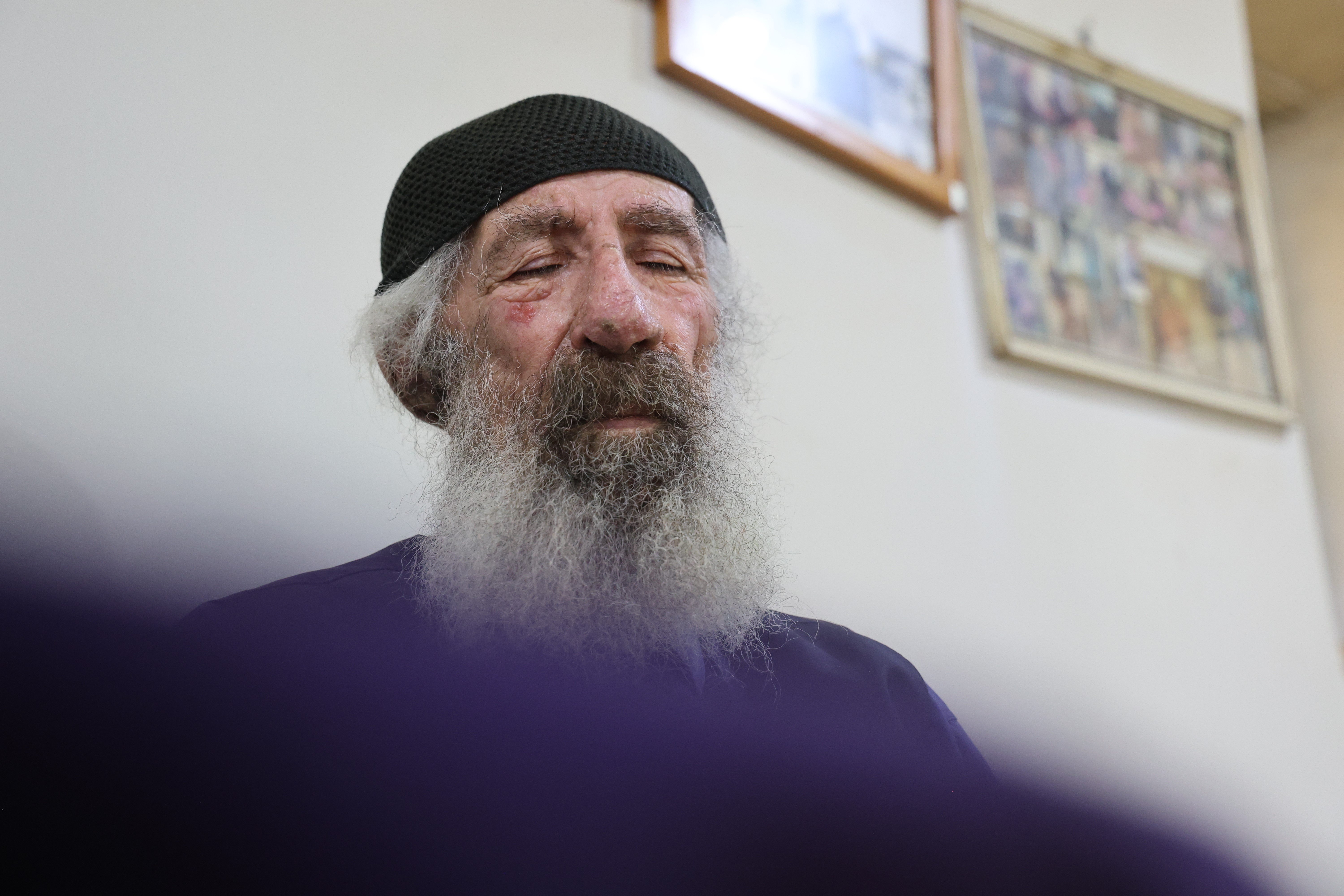uyutan kahvehane gelen kisa surede uykuya daliyor 1 sAbrDQ47