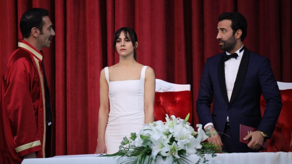 uzak sehirin zerrini dilin dogerden cesur pozlar kaya ve demir yorumlari atChQQn9