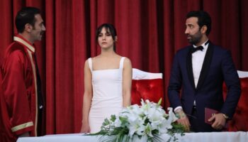 uzak sehirin zerrini dilin dogerden cesur pozlar kaya ve demir yorumlari atChQQn9