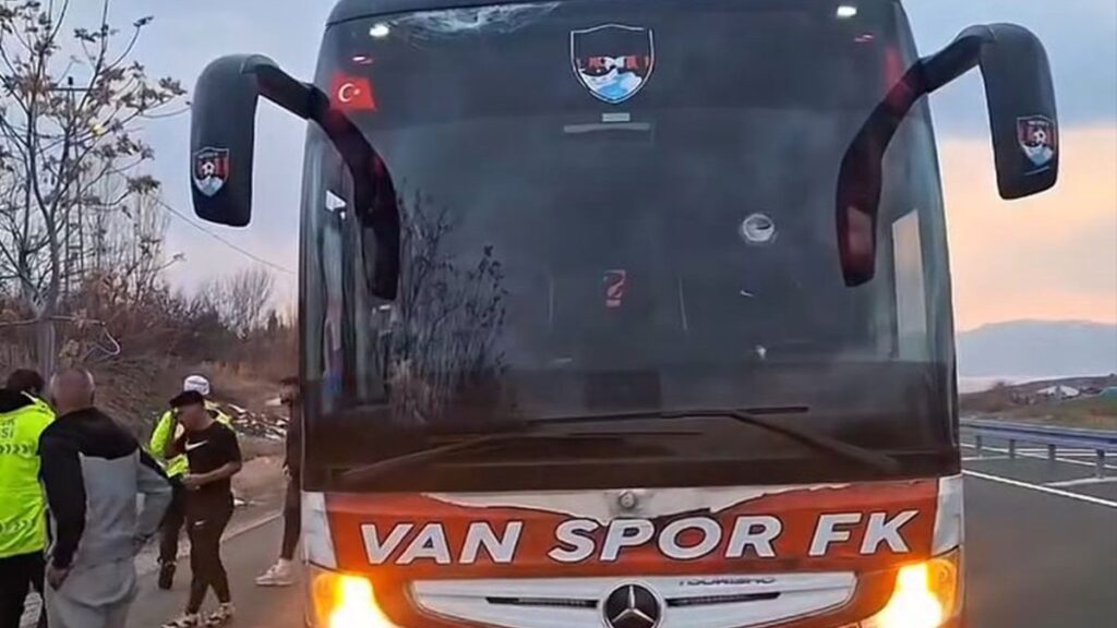 vanspordan tasli saldiri sonrasi aciklama geldi ePTDFeWa