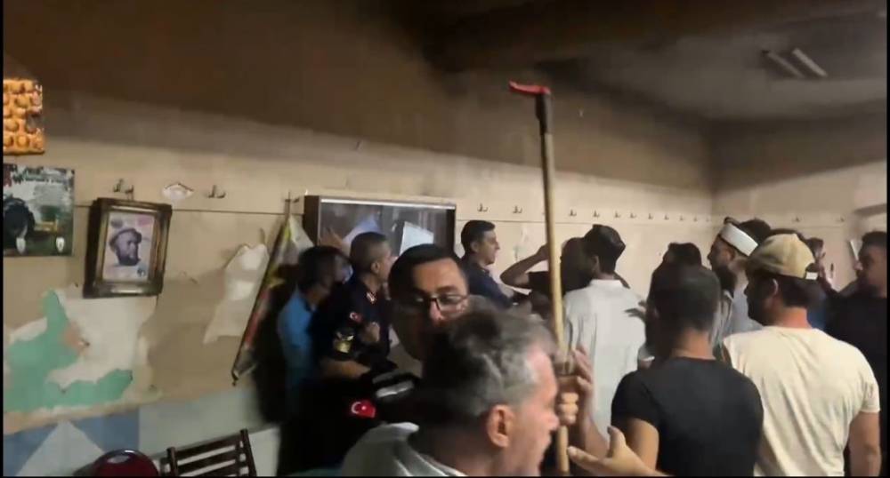 yangin bolgesinde sok olay kalabalik cildirdi jandarma devreye girdi 1 7fPyRHwF