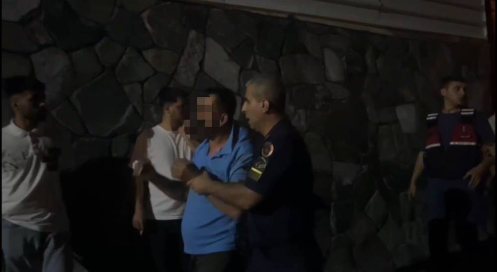 yangin bolgesinde sok olay kalabalik cildirdi jandarma devreye girdi 3 aiPhrn6t