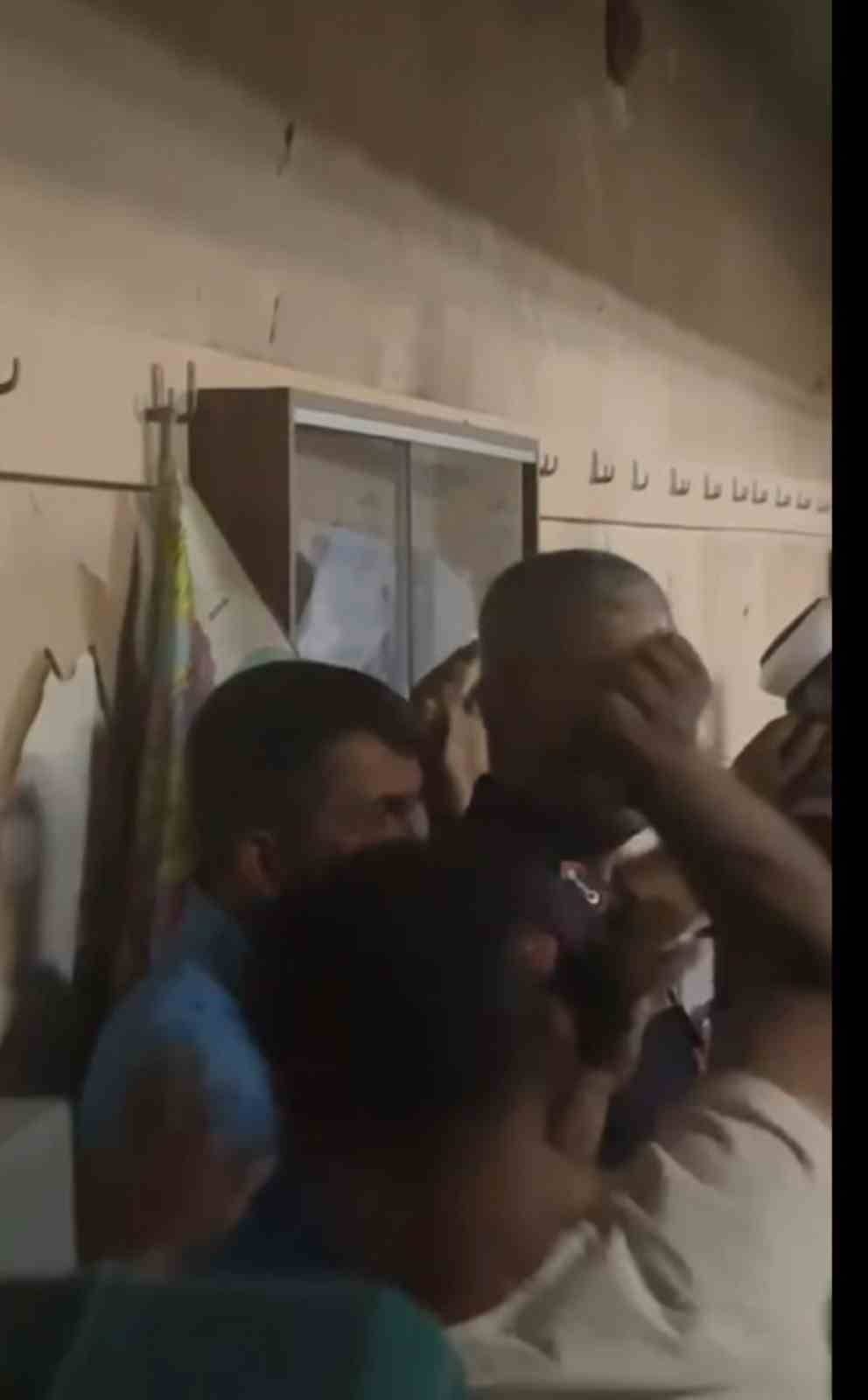 yangin bolgesinde sok olay kalabalik cildirdi jandarma devreye girdi 5 Ym1f1mOj