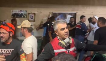 yangin bolgesinde sok olay kalabalik cildirdi jandarma devreye girdi mqrBugt3