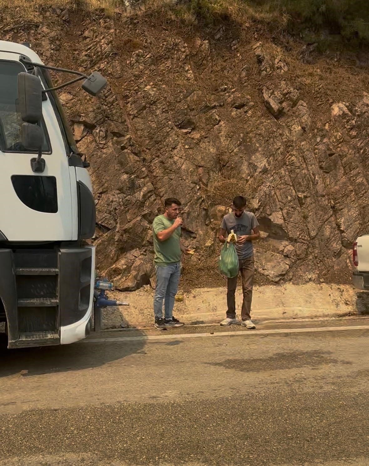 yangindan geriye kalan kahreden detay 0 ChCO7m7g