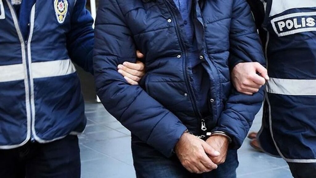 yasa disi silah ticareti yapan iki kisi gozaltina alindi Ax5LyTpA