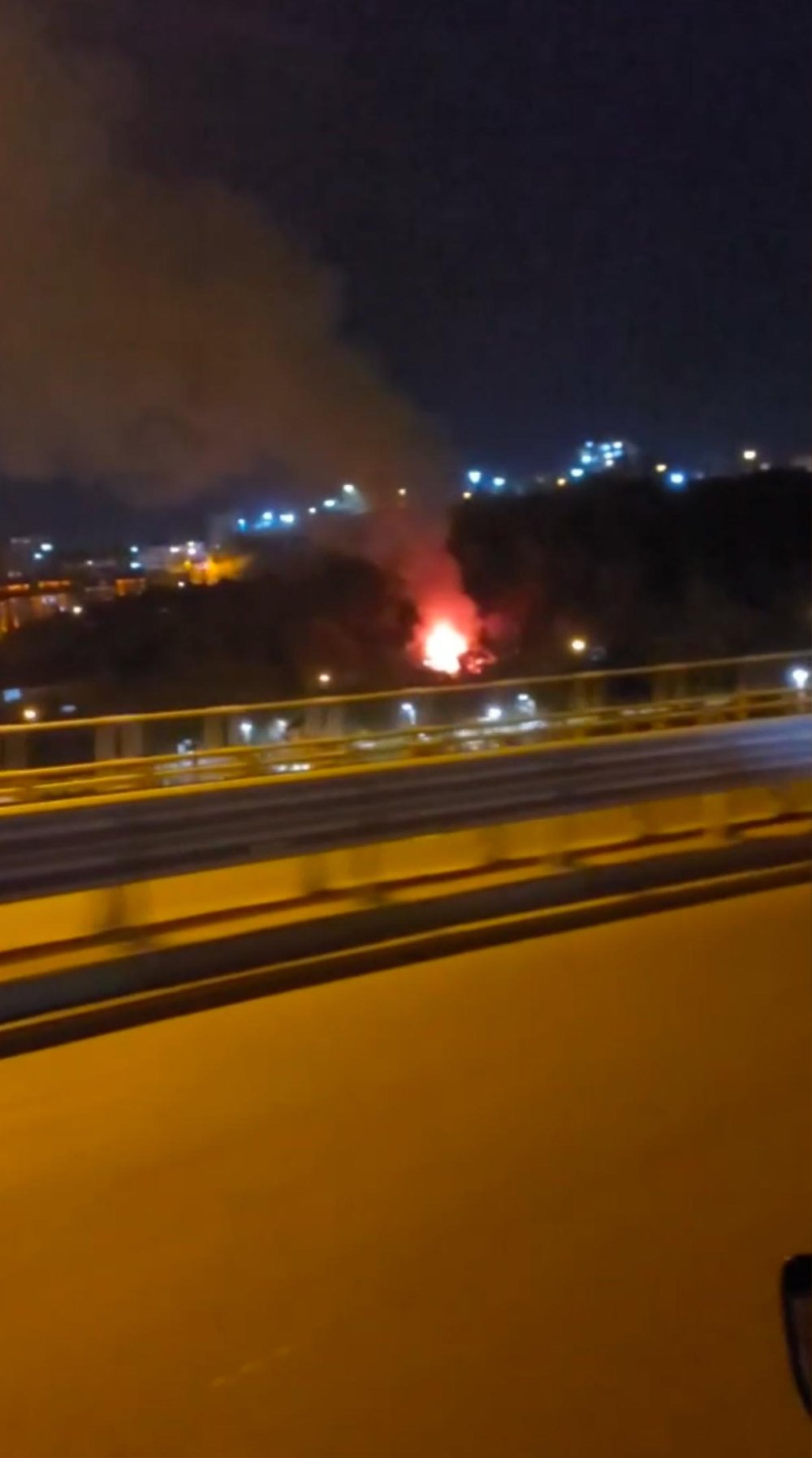 yer istanbul alevler kilometrelerce uzaktan goruntulendi 1 chGvLezc