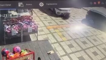 yere comelip posetleriyle ugrasirken arabanin altinda kaldi HrrvKunT