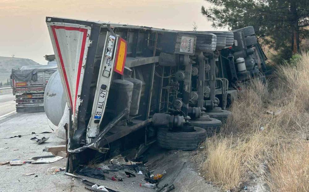 yolcu otobusu tira carpti cok sayida yarali var 3 9F2kK7l9