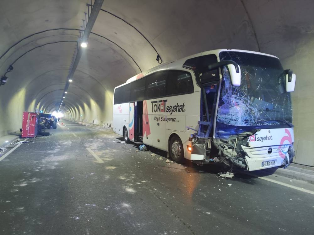 yolcu otobusu traktorle carpisti yarali var 3 1MDjRtKG