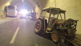yolcu otobusu traktorle carpisti yarali var WwrIsssZ
