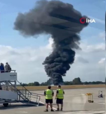 yolcu ucagi yere cakildi alev alev yandi havalimaninda dehset 0