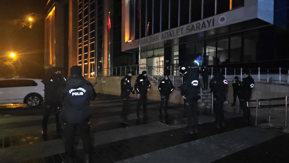 zonguldakta tefeci operasyonu gozaltina alindilar 3 fms8nuZj