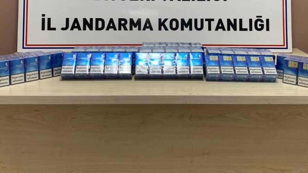 3 farkli tirdan 770 paket kacak sigara cikti P7irFM3s