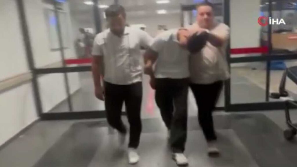 3 kisinin bicaklandigi kavgada 1 gozalti MuL9Tg69