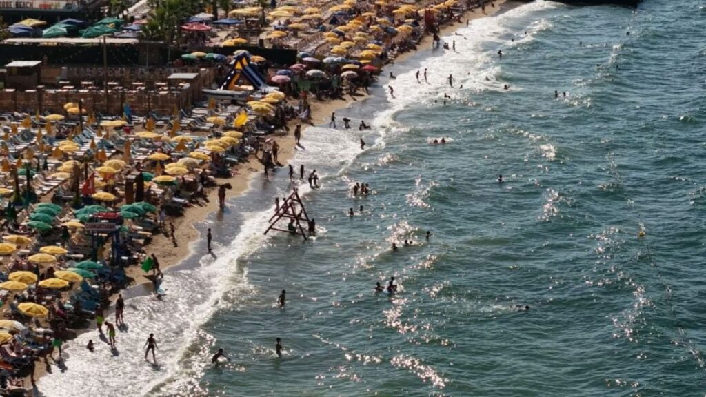 40 bin nufusu var yaz sezonunda 500 bin kisi geliyor Hilijgrr