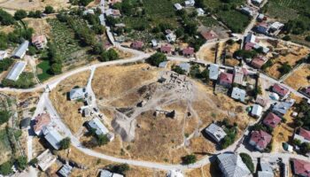 6 bin yillik tapinaktan sonra tadim kalesinde insan ve hayvan kemikleri ortaya cikti CjsCiIlO