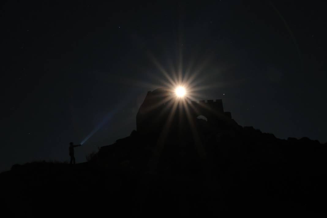 700 yıllık Kov Kalesi'nde perseid meteor yağmuru 7 700 yillik kov kalesinde perseid meteor yagmuru 6 fqbnh2Xq